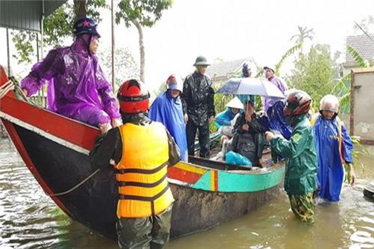 Phạt đến 10 triệu đồng nếu làm thất thoát tiền, hàng cứu trợ