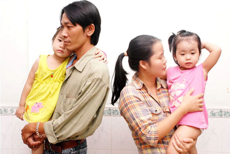 Khi chưa ly hôn mà đã có con riêng thì xác định cha mẹ cho con như thế nào?