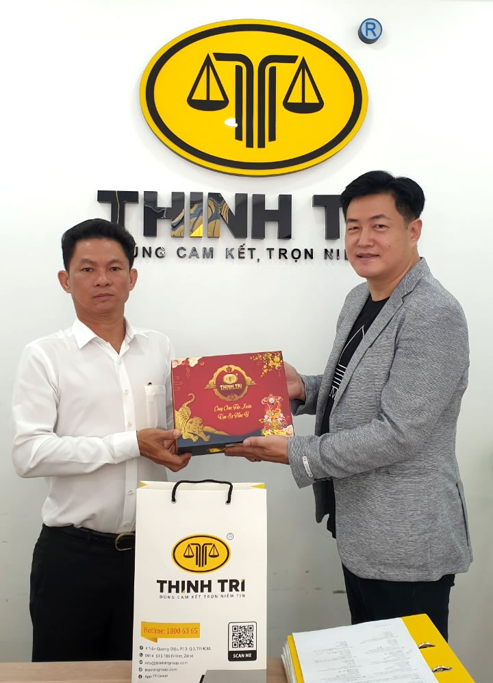 Giám đốc Công ty TNHH Tư vấn Thương mại Dong Yang đến làm việc và chúc Tết tại Hệ thống luật Thịnh Trí