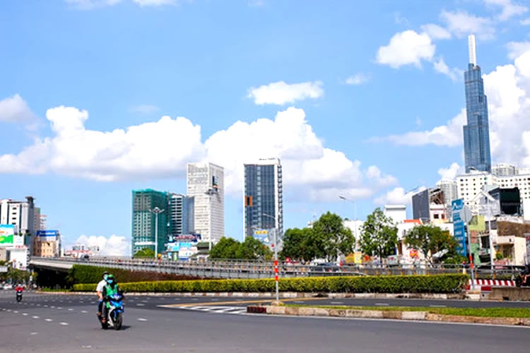  Ho Chi Minh City continues social distancing under Directive 16 until the end of September