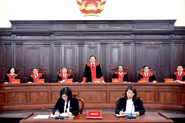 People's Court periodically reallocates civil servants