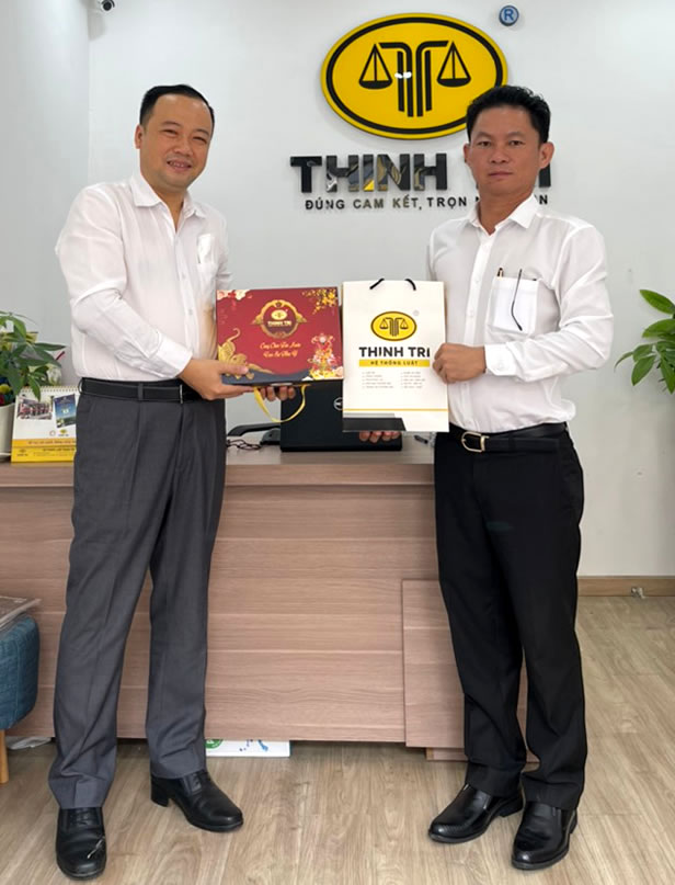 Representative of Law Faculty of Nguyen Tat Thanh University visited and wished New Year to Thinh Tri group