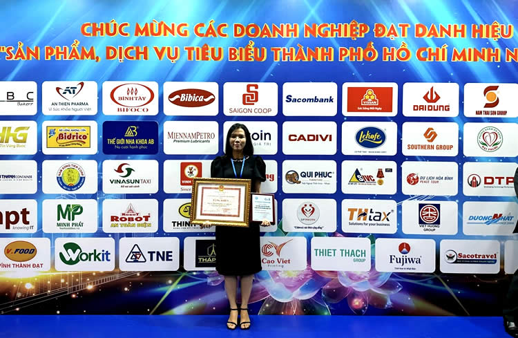 Công ty Cổ phần Hệ thống luật Thịnh Trí vinh dự nhận bằng khen của UBND Thành phố Hồ Chí Minh vì đã có thành tích xuất sắc trong hoạt động kinh doanh.