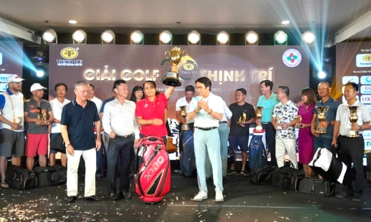 Golfer Nguyễn Tuấn Dương giành cúp vô địch
