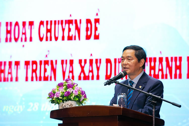 Ông Lê Viết Hải - Chủ tịch Hiệp hội Xây dựng và Vật liệu xây dựng TP.HCM kiến nghị doanh nhân Việt Nam cần xây dựng văn hóa kinh doanh phù hợp với hội nhập toàn cầu - Ảnh: Thanh Lâm.