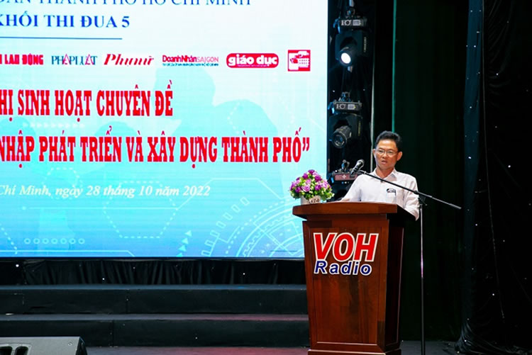 TS.Nguyễn Vinh Huy phát biểu về trách nhiệm xã hội của doanh nhân tại buổi sinh hoạt chuyên đề hội nhập phát triển và xây dựng thành phố