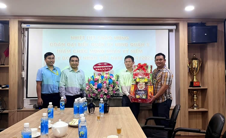 Quận uỷ - UBND - Uỷ ban MTTQ Việt Nam Quận 3 cùng các phòng ban chuyên môn đến thăm và chúc mừng Hệ thống Luật Thịnh Trí