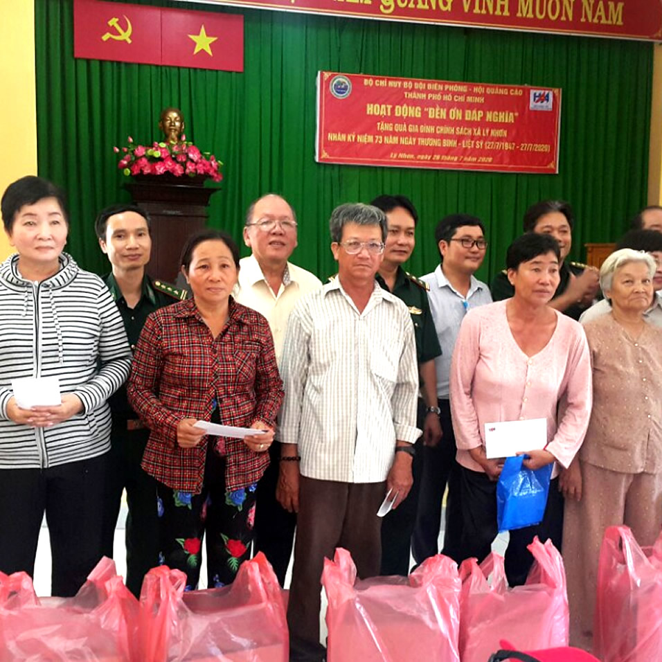 Gratitude Activities: presented gifts to policy beneficiary families of Ly Nhon commune in 73th year of Viet Nam's War Invalids and Martyrs Day (July 27, 1947- July 27, 2020)