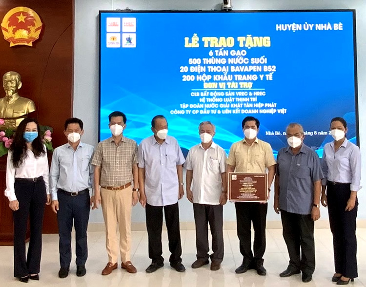 Thinh Tri Law and Ho Chi Minh City Real Estate Club join hands to prevent COVID-19 in Nha Be District